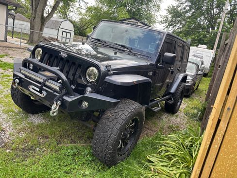 Used 2015 Jeep Wrangler Unlimited Sahara AWD/4WD image 2