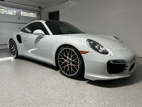 Used 2015 Porsche 911 4 Coupe image 2