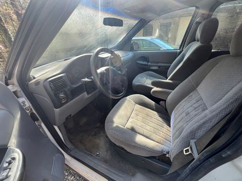 Used 2004 Pontiac Montana w/ Climate Package image 6