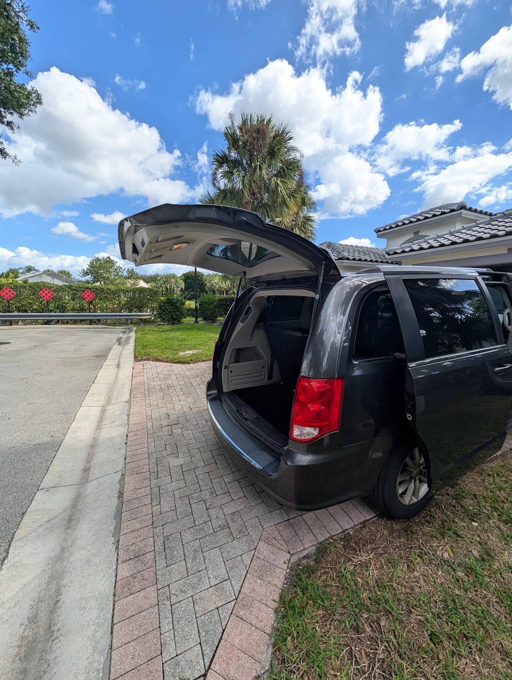 Used 2019 Dodge Grand Caravan SXT FWD image 9