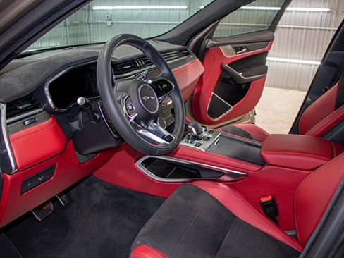 Used 2025 Jaguar F-PACE SVR 575 Edition image 6