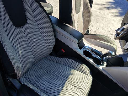 Used 2014 Chevrolet Equinox LT w/ Driver Convenience Package image 6