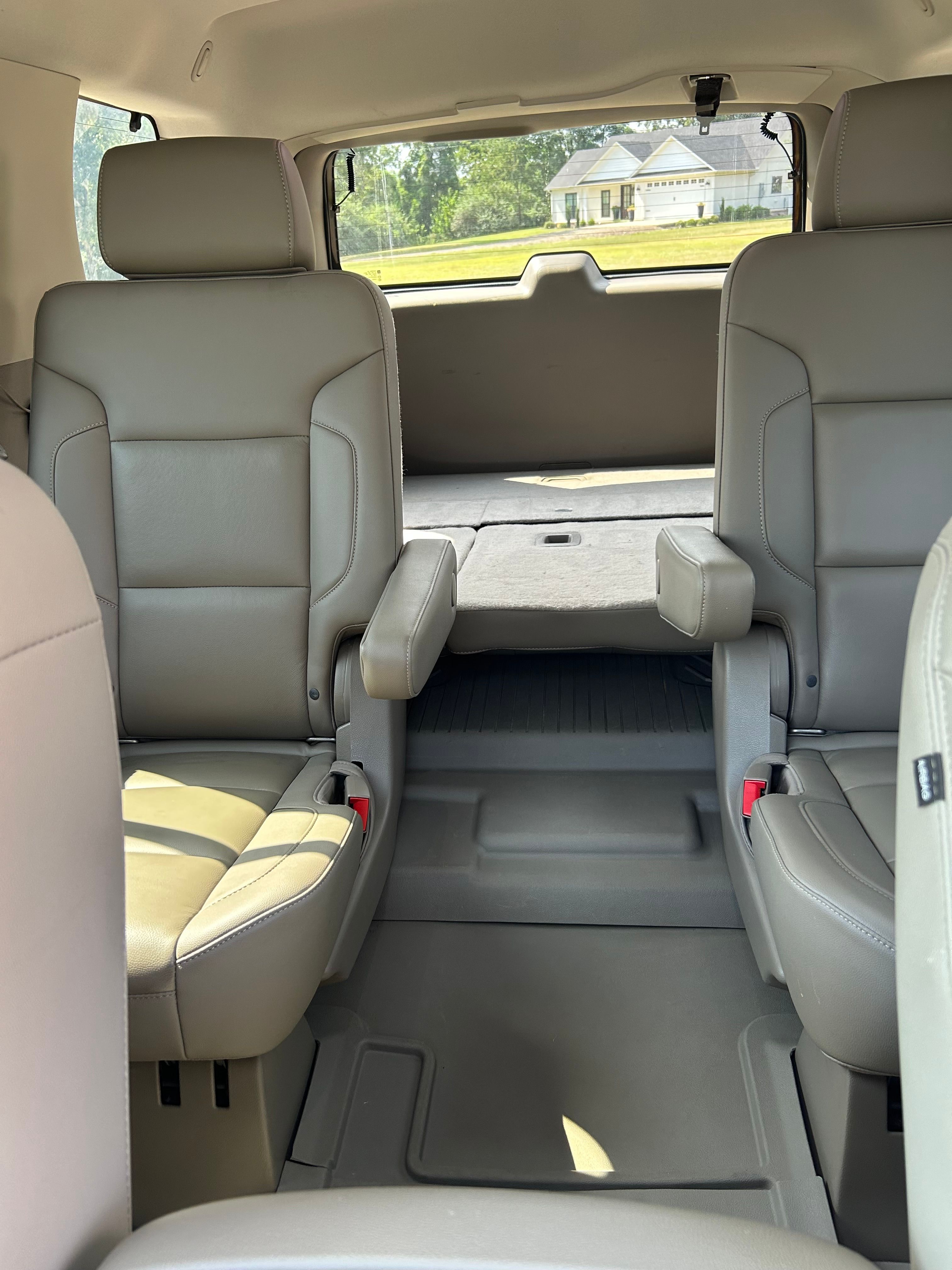 Used 2020 Chevrolet Tahoe LT w/ Luxury Package AWD/4WD image 16