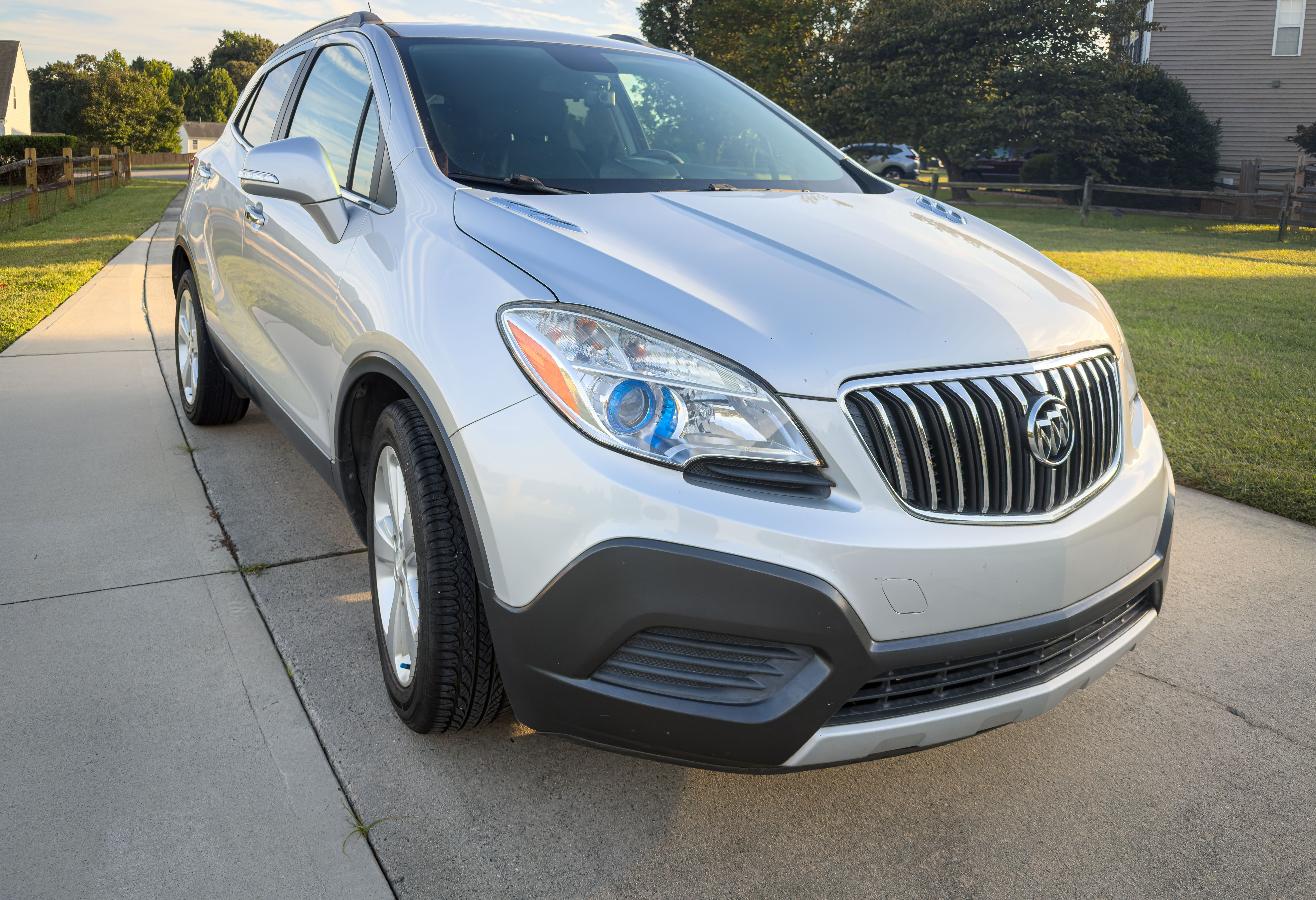 Used 2016 Buick Encore FWD image 1
