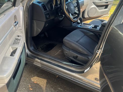 Used 2010 Dodge Charger SXT image 4