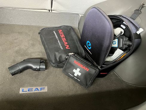 Used 2015 Nissan Leaf SV w/ LED & Quick Charge Package image 14