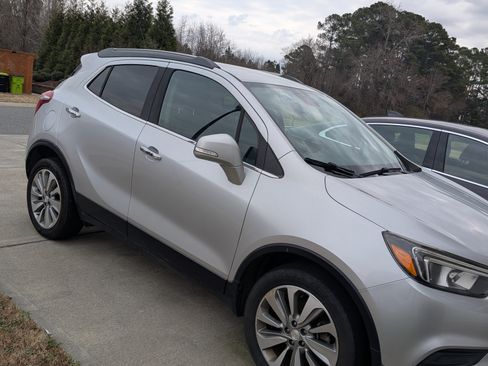 Used 2017 Buick Encore Preferred image 2