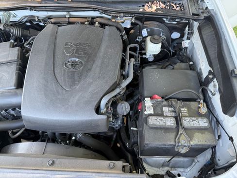 Used 2021 Toyota Tacoma SR5 RWD image 14