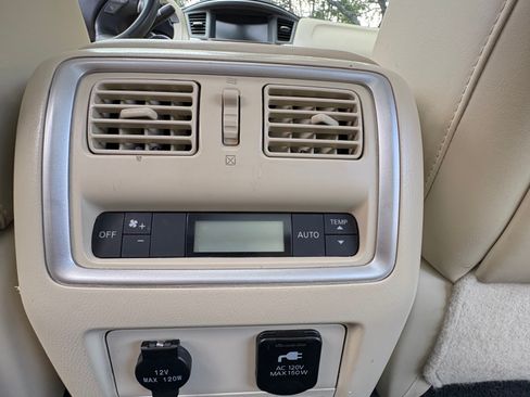 Used 2018 INFINITI QX60 3.5 Sport Utility 4D w/ Deluxe Technology Package image 24