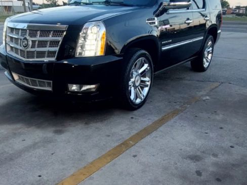 Used 2012 Cadillac Escalade Platinum image 5