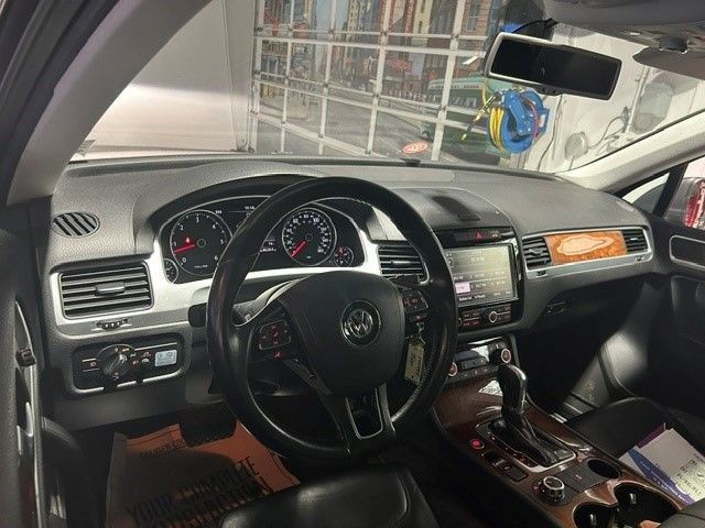 Used 2014 Volkswagen Touareg TDI AWD/4WD image 4