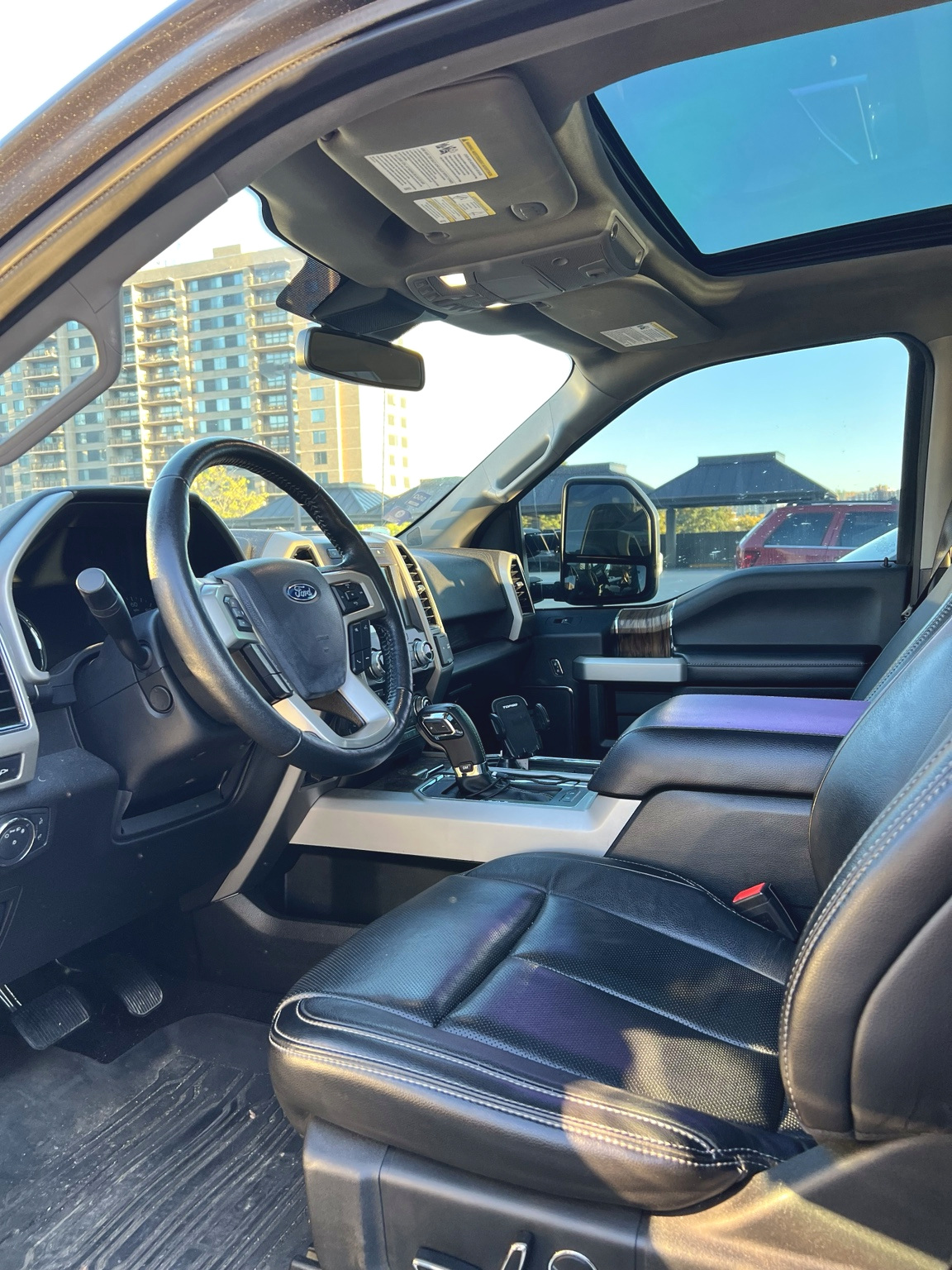 Used 2018 Ford F150 Lariat w/ Equipment Group 502A Luxury AWD/4WD image 5