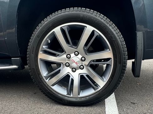 Used 2019 GMC Yukon XL SLT image 11