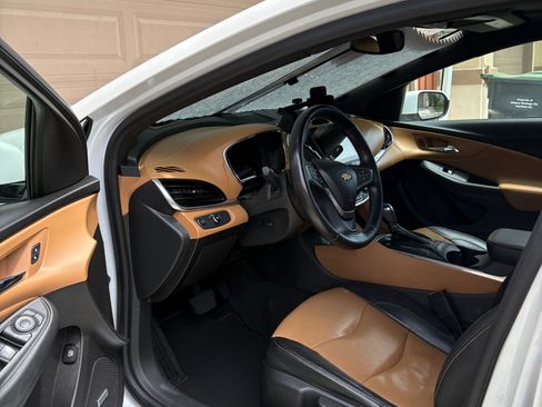 Used 2016 Chevrolet Volt Premier w/ Driver Confidence Package FWD image 8