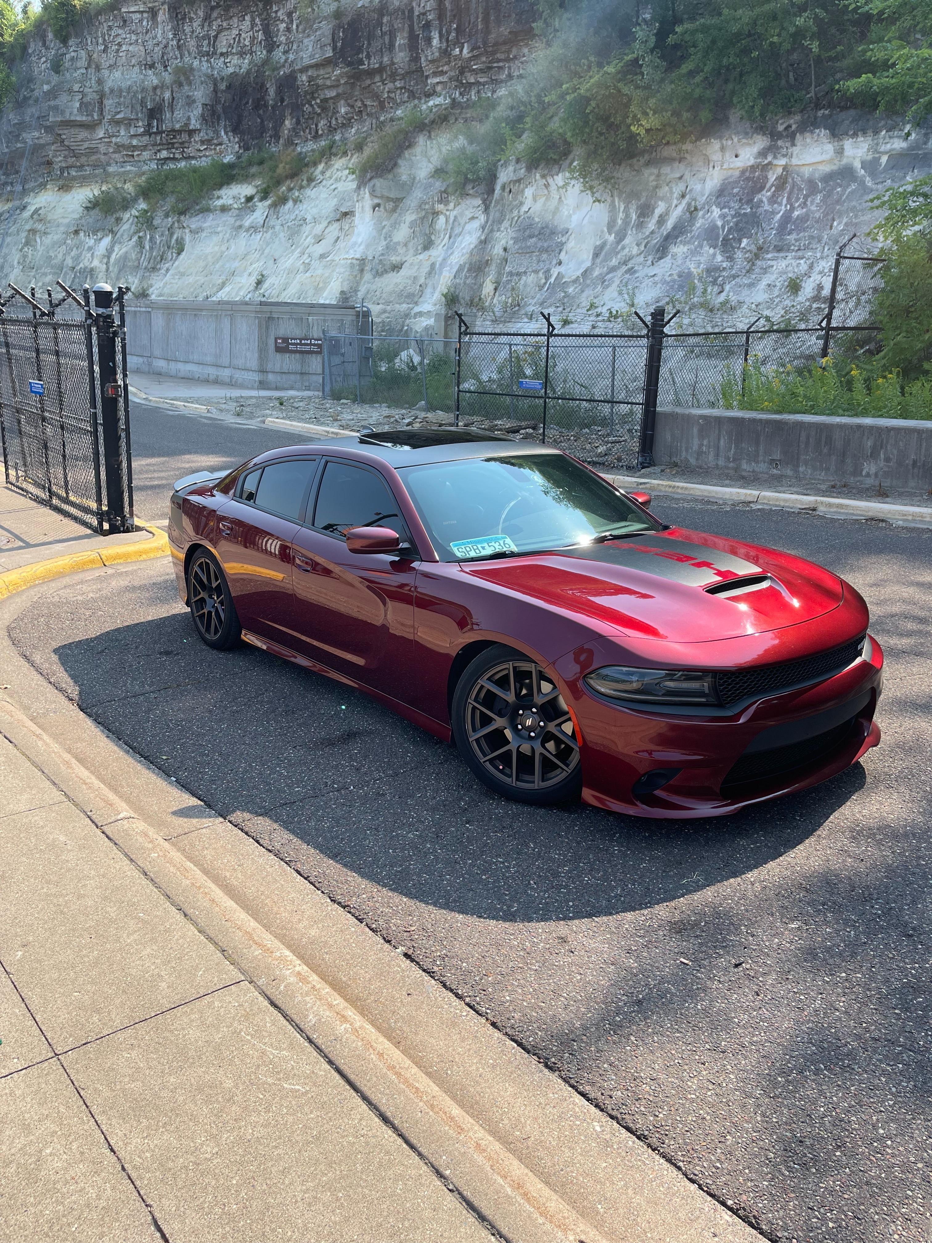 Used 2018 Dodge Charger R/T RWD image 1