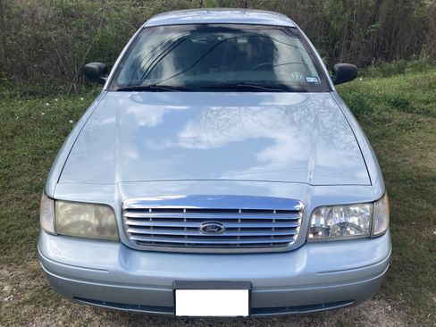 Used 2004 Ford Crown Victoria image 12