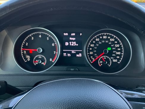 Used 2017 Volkswagen Golf Alltrack SE image 8