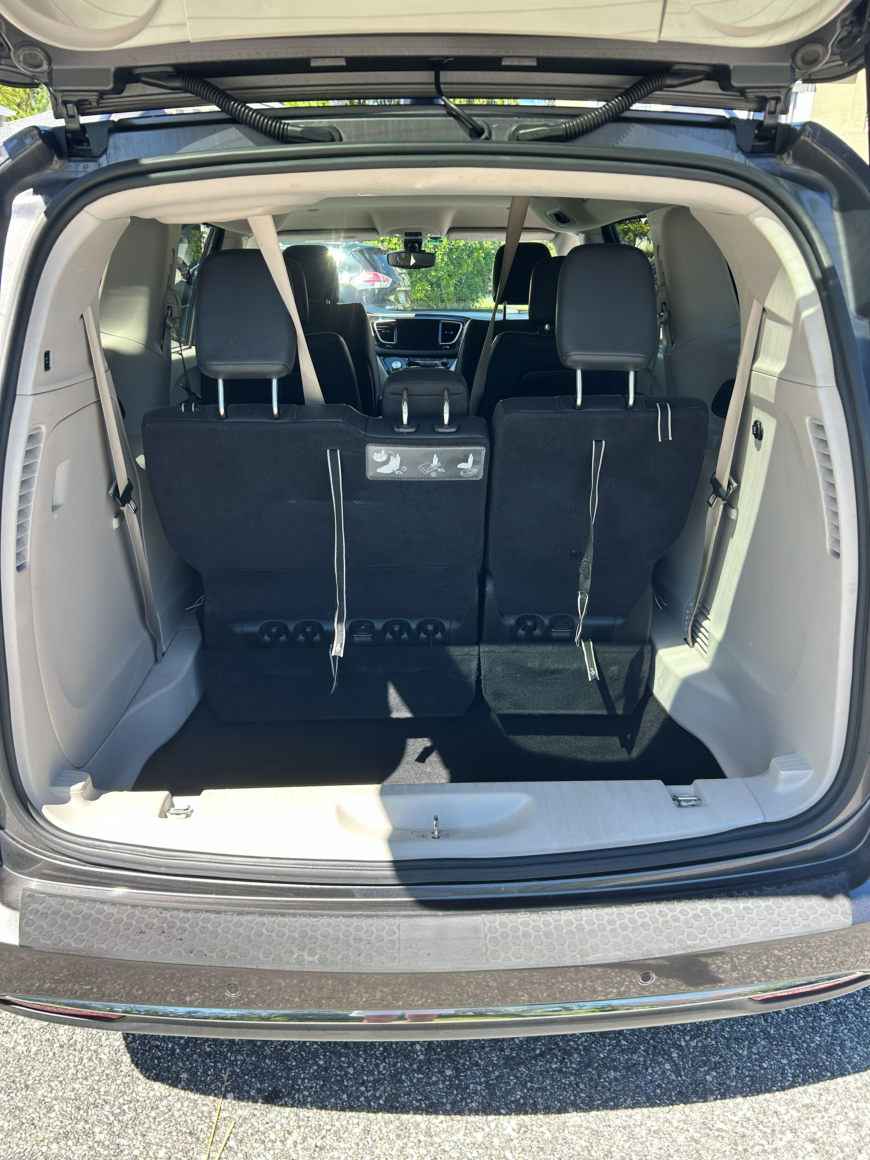 Used 2017 Chrysler Pacifica Touring-L w/ Tire & Wheel Group FWD image 24