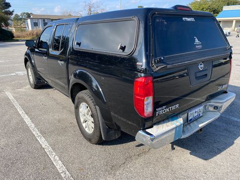 Used 2016 Nissan Frontier SV image 6