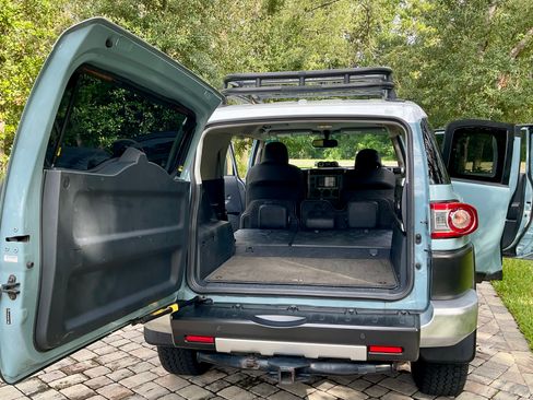 Used 2013 Toyota FJ Cruiser 4WD image 23