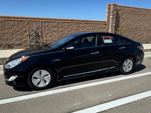 Used 2013 Hyundai Sonata Hybrid FWD image 1