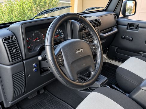 Used 2006 Jeep Wrangler Rubicon AWD/4WD image 10