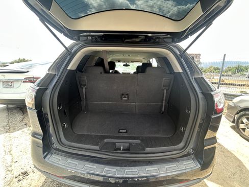 Used 2017 Chevrolet Traverse LT w/ Style and Technology Package image 10