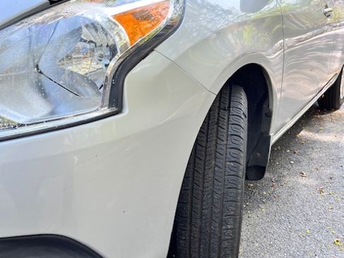 Used 2015 Nissan Versa SV image 6