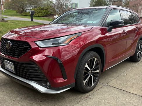 Used 2021 Toyota Highlander XSE image 1