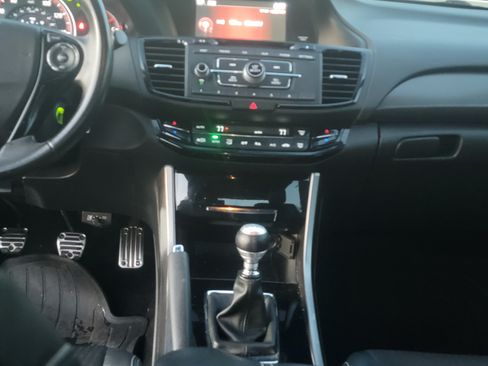 Used 2017 Honda Accord Sport image 9