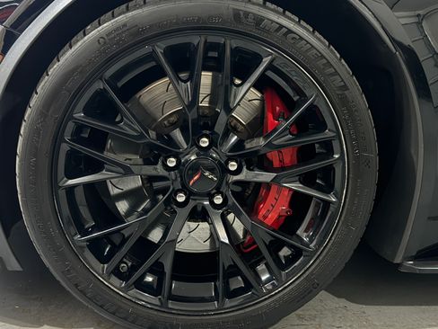Used 2018 Chevrolet Corvette Z06 RWD image 16
