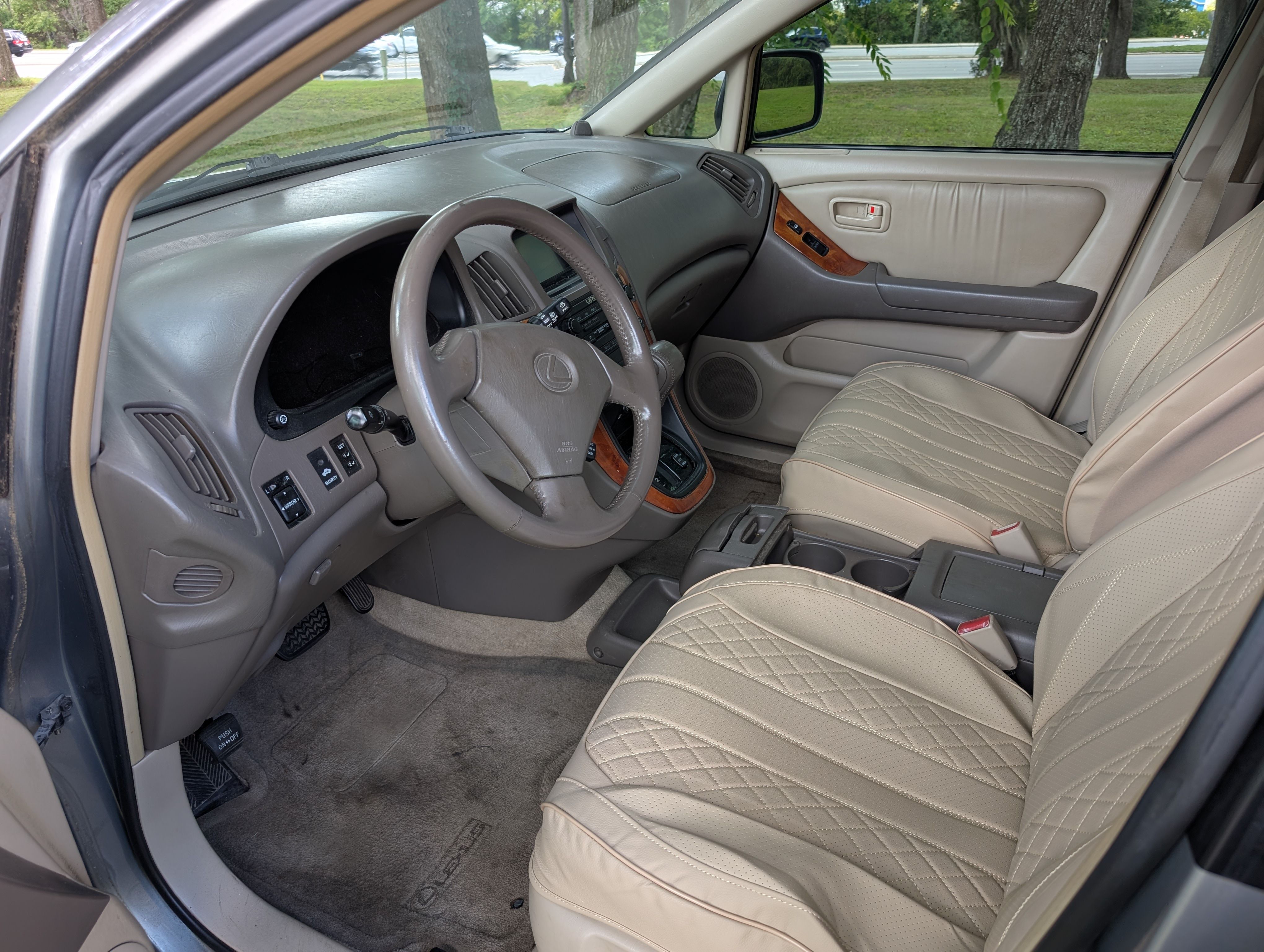 Used 2000 Lexus RX 300 w/ Premium Pkg FWD image 13