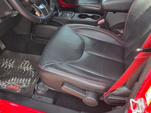 Used 2017 Jeep Wrangler Unlimited Rubicon image 13