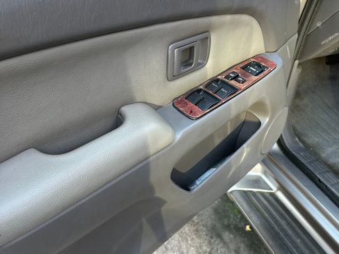 Used 2001 Toyota 4Runner SR5 image 9