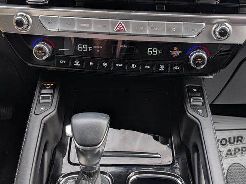 Used 2024 Kia Telluride EX w/ EX Captain's Chair Package image 14