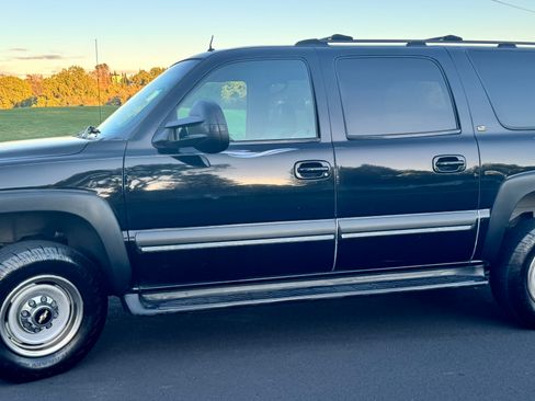 Used 2002 Chevrolet Suburban 2500 LT image 4