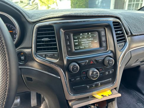 Used 2015 Jeep Grand Cherokee Limited image 12