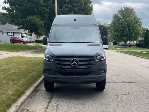Used 2021 Mercedes-Benz Sprinter 2500 image 9