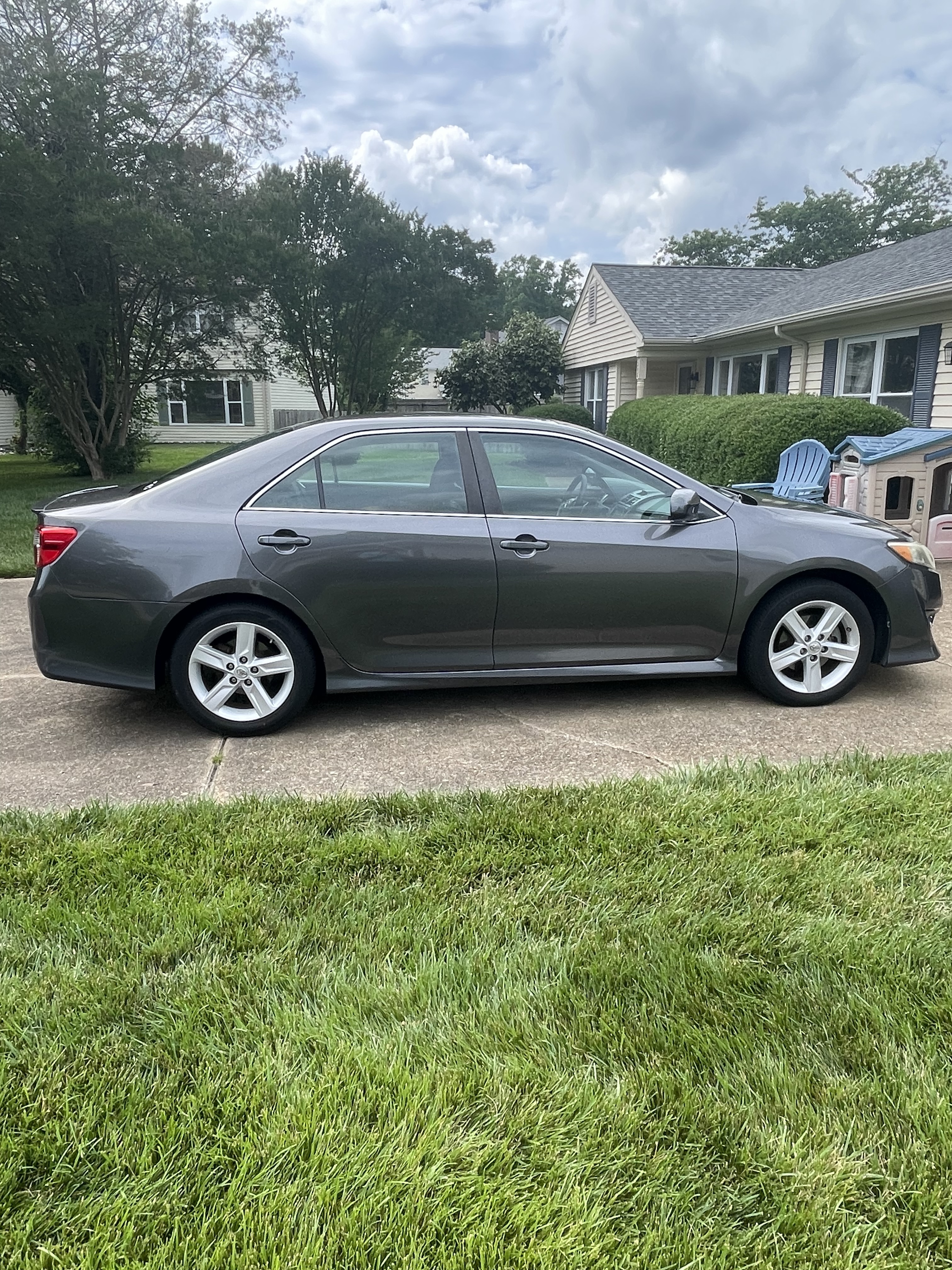 Used 2014 Toyota Camry SE w/ Fleet Convenience Package FWD image 9