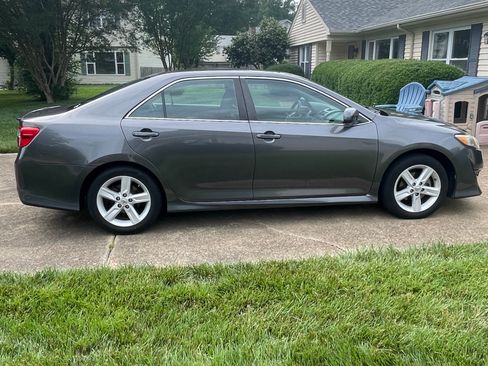Used 2014 Toyota Camry SE w/ Fleet Convenience Package FWD image 9