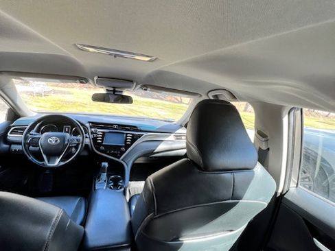 Used 2018 Toyota Camry SE image 11