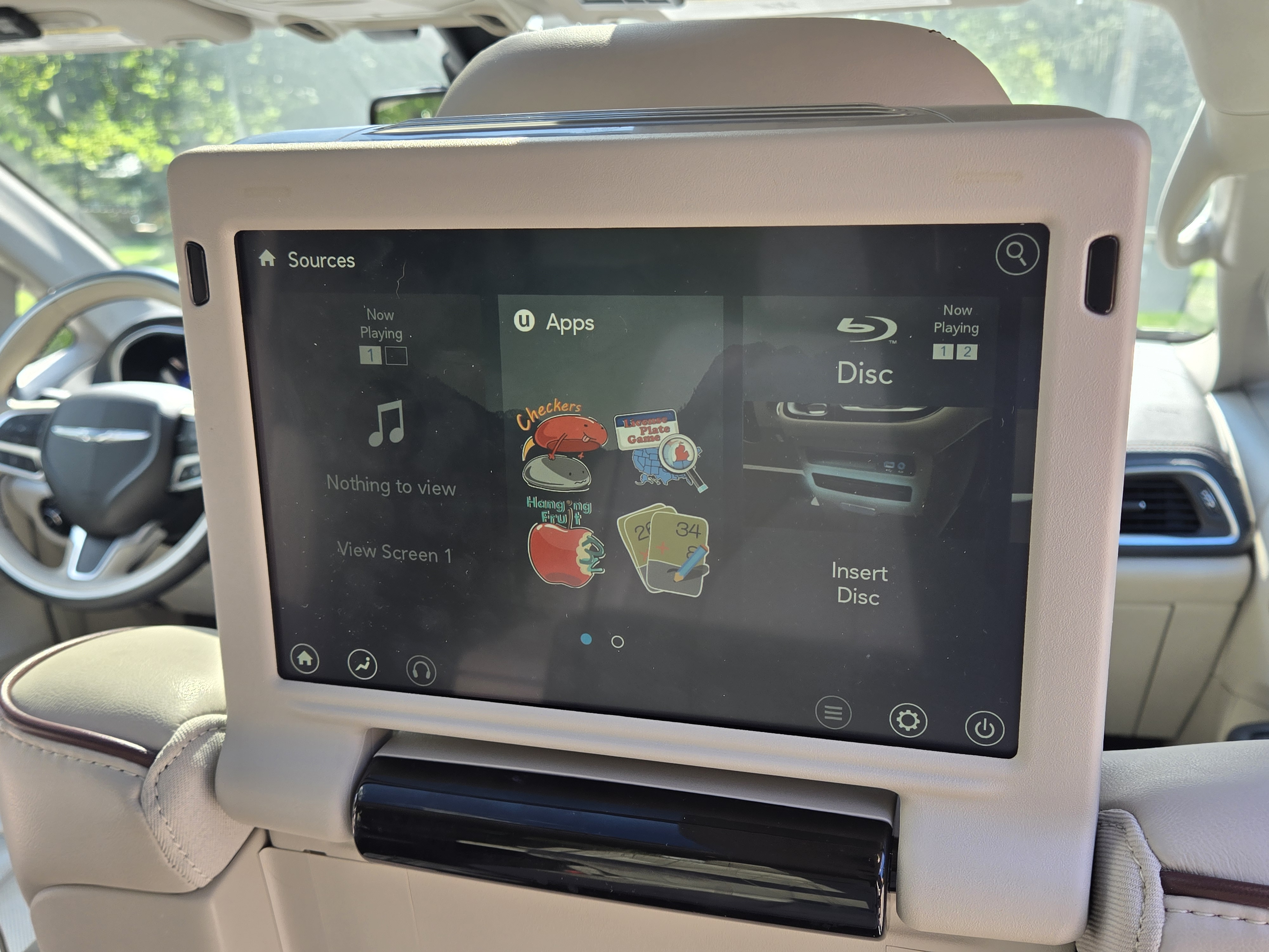Used 2017 Chrysler Pacifica Limited FWD image 11