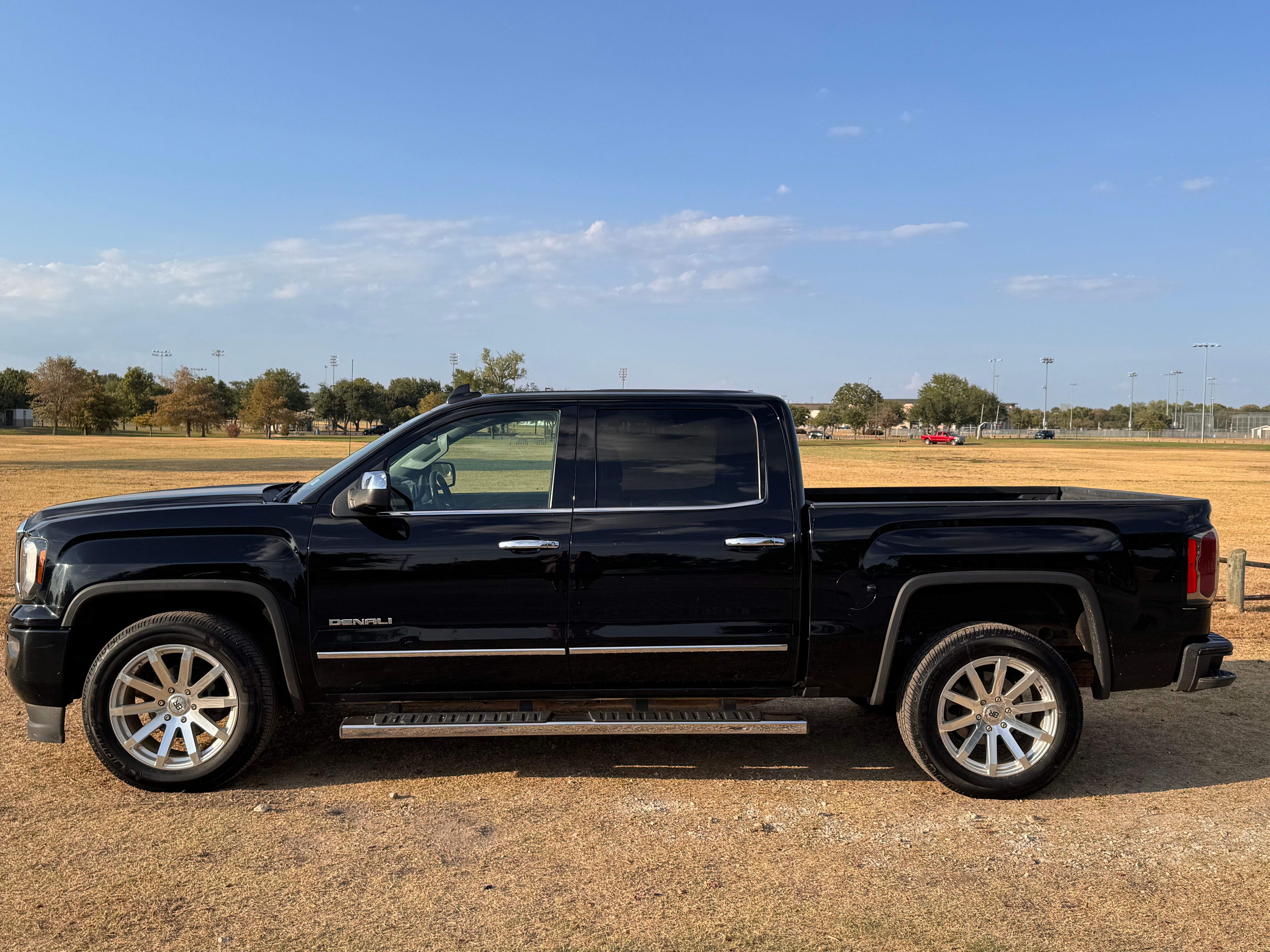 Used 2017 GMC Sierra 1500 Denali AWD/4WD image 4