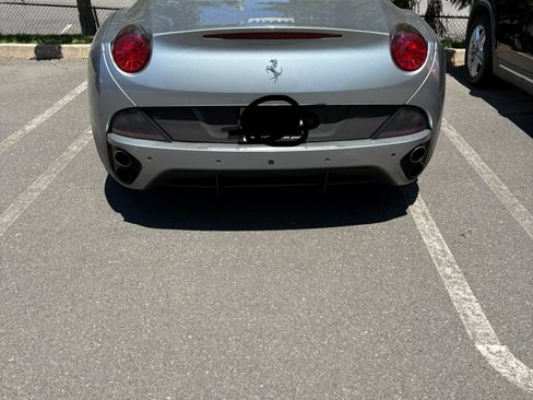 Used 2014 Ferrari California RWD image 6