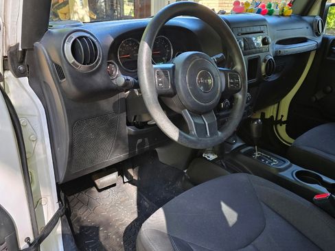 Used 2017 Jeep Wrangler Sport image 13