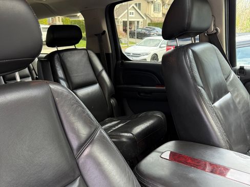 Used 2009 Cadillac Escalade ESV AWD w/ Livery Package image 11
