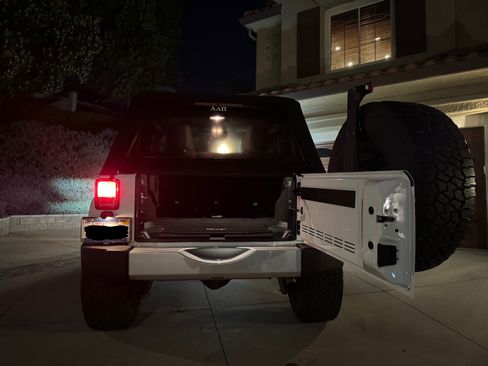 Used 2017 Jeep Wrangler Unlimited Sahara w/ Connectivity Group image 24