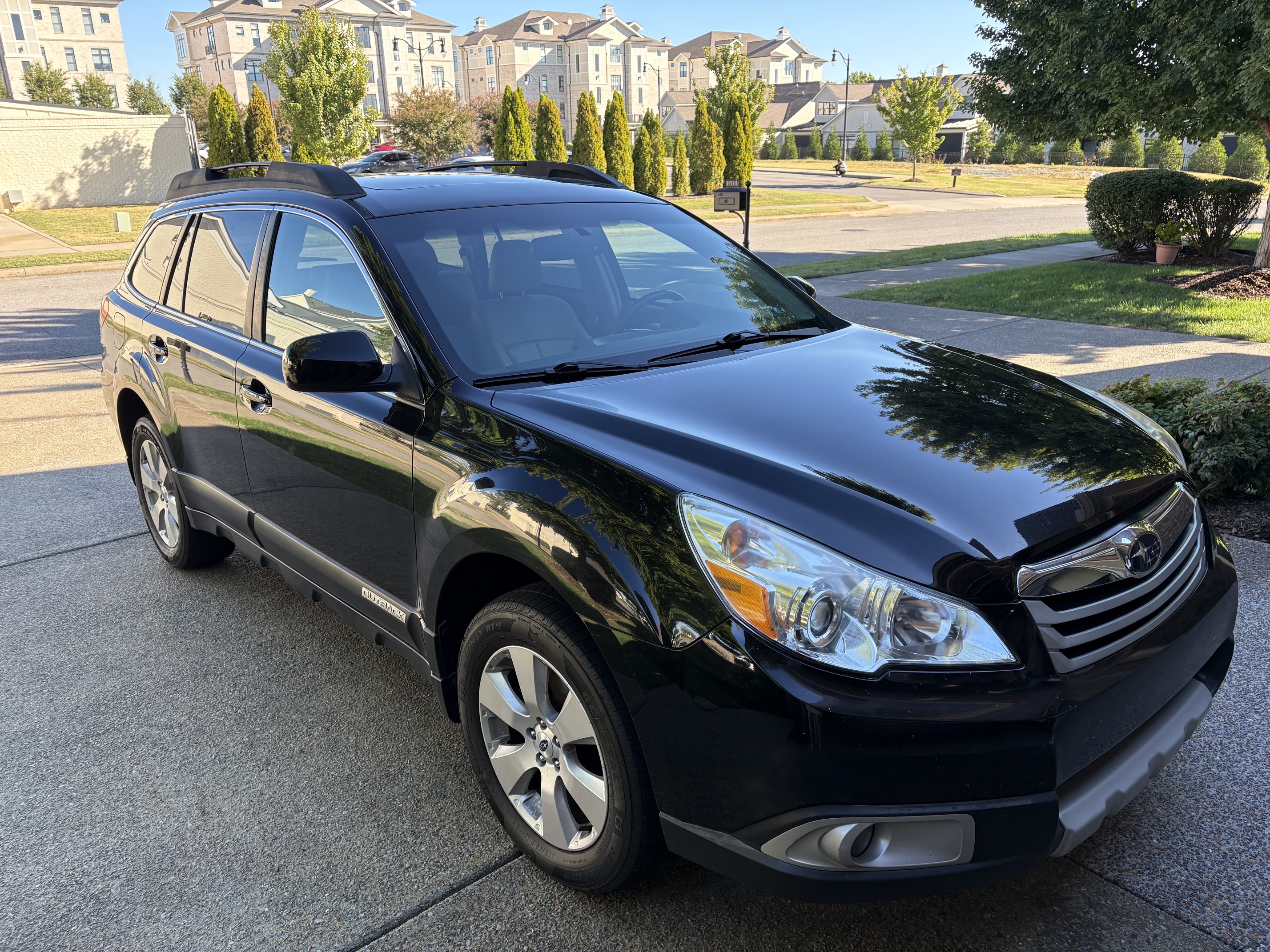 Used 2011 Subaru Outback 2.5i Limited AWD/4WD image 1