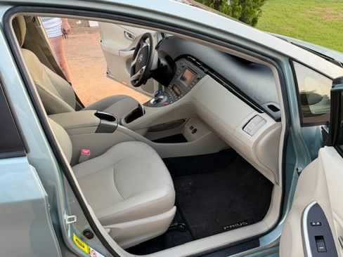 Used 2012 Toyota Prius Three w/ Solar Roof Pkg FWD image 9