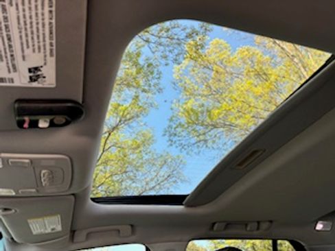 Used 2011 Cadillac DTS Premium image 9